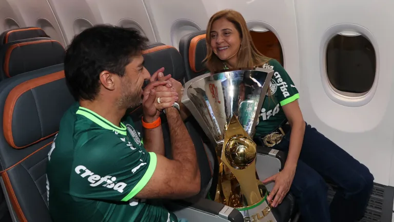A presidente Leila Pereira e o técnico Abel Ferreira (E), da SE Palmeiras, comemoram a conquista do Campeonato Brasileiro, Série A, após jogo contra a equipe do Cruzeiro EC, em partida válida pela trigésima oitava rodada. (Foto: Cesar Greco/Palmeiras/by Canon)